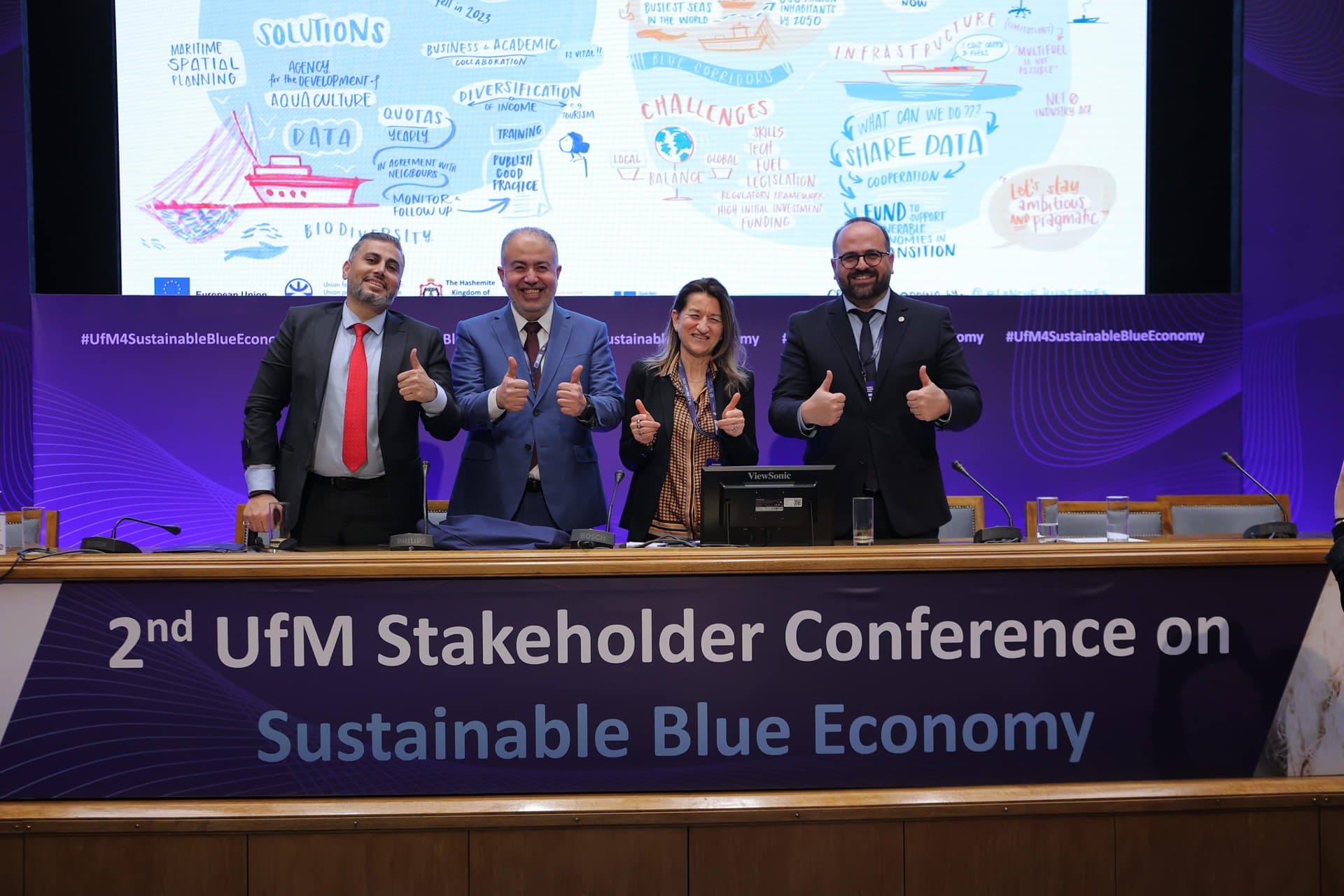 UfM stakeholder Conference - speakers with thumbs up
