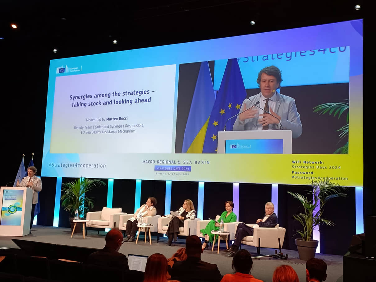 Matteo Bocci moderating discussion panel on synergies at macro-regional and sea basin strategies days 2024